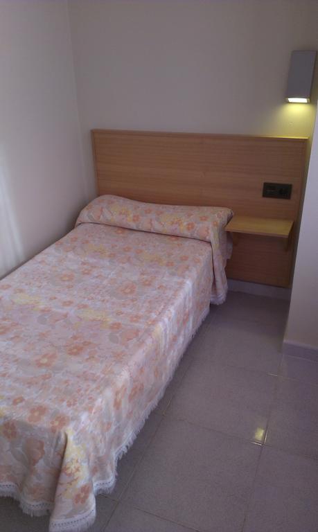 Hostal Bisbal Only Adults No Ac Valencia Zimmer foto